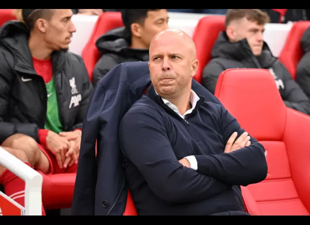 Frank compares Slot & Klopp’s teams: Both successful but Klopp values passion, Slot prefers organization.