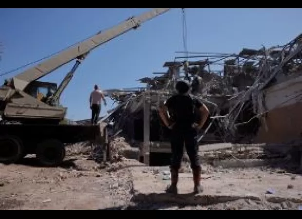 Russian attack on Ukraine results in 4 deaths and 37 injuries.