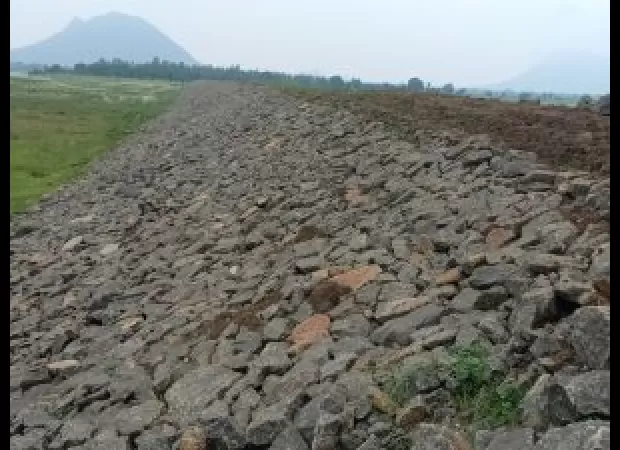 A dam in Kesinga will help 3,000 farmers.