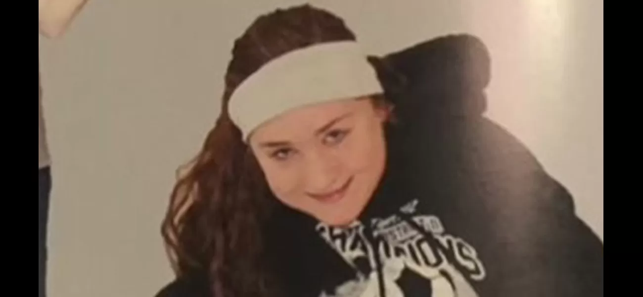Singer, who was praised as 2024's top star, looks completely different in an old photo before their transformation.