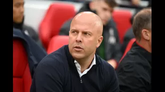 Liverpool reaches out to player wanted by Man Utd and Chelsea, while Arne Slot looks for last-minute signings.
