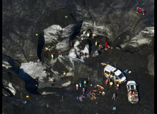 Tourist's death in Iceland ice cave collapse stops police search.