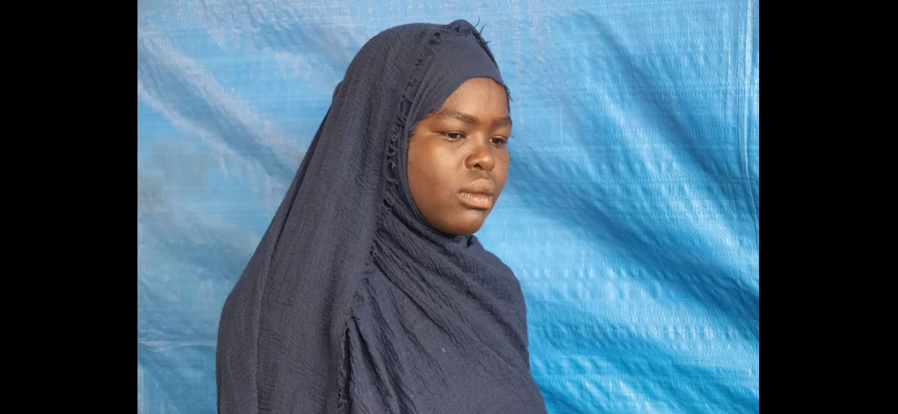 A teenager's mother is murdered, and she was forced to abandon her body on the side of the road.