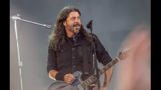 Popular 90s band giving earnings from hit to Kamala Harris.