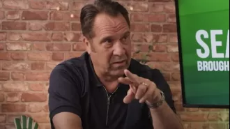 David Seaman criticizes an Arsenal player for complaining and urges them to focus on the game.