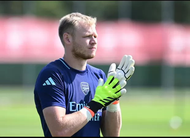 A top soccer team shows renewed interest in a sidelined Arsenal player after another club drops out of the running.