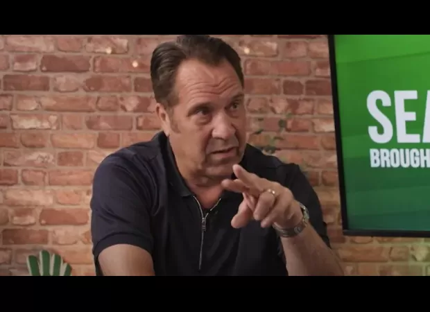 David Seaman criticizes an Arsenal player for complaining and urges them to focus on the game.