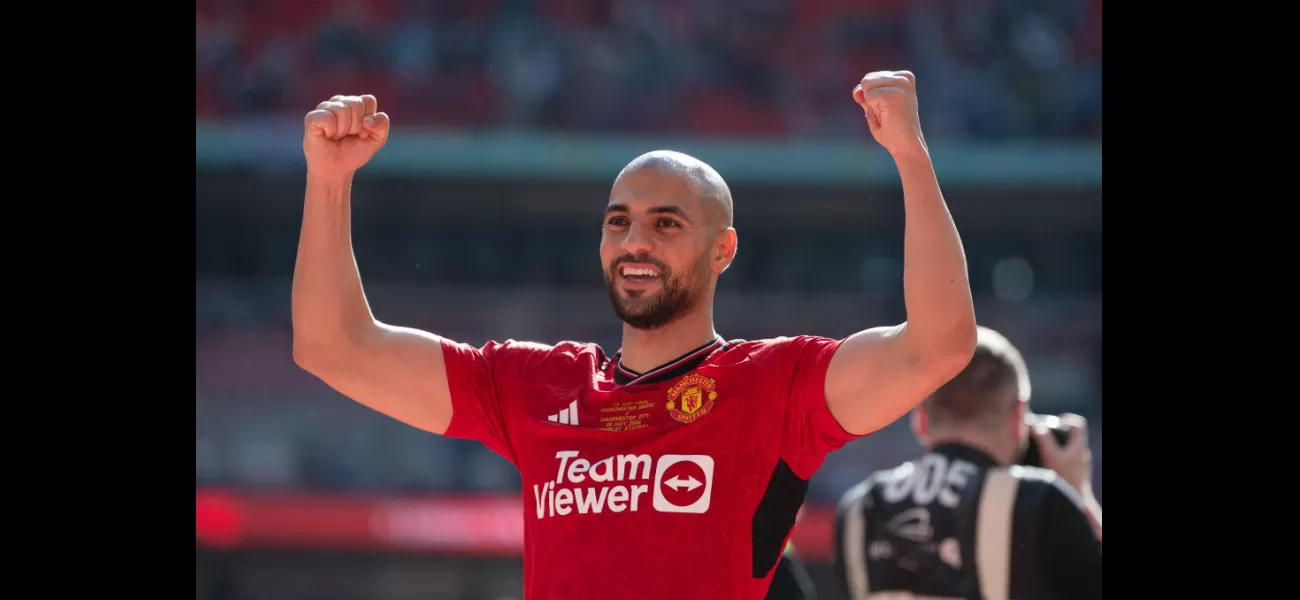 Everton interested in signing former Manchester United player, facing competition.