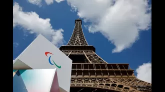 Who are the hosts, analysts, and commentators for the 2024 Paris Paralympics?