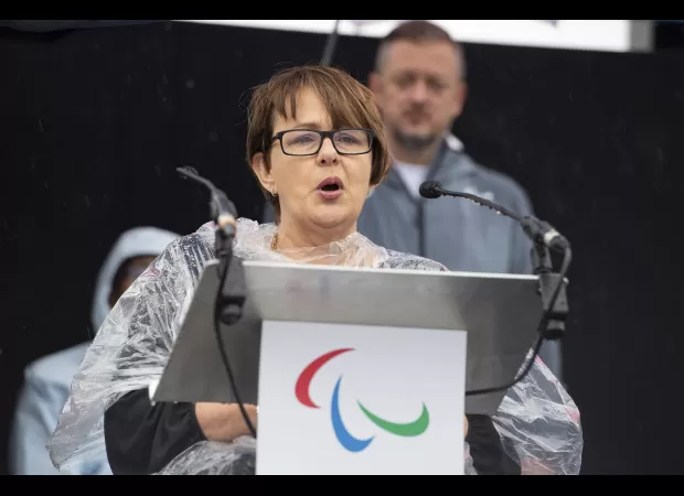 Paralympic champion needs assistance to exit London train due to disability