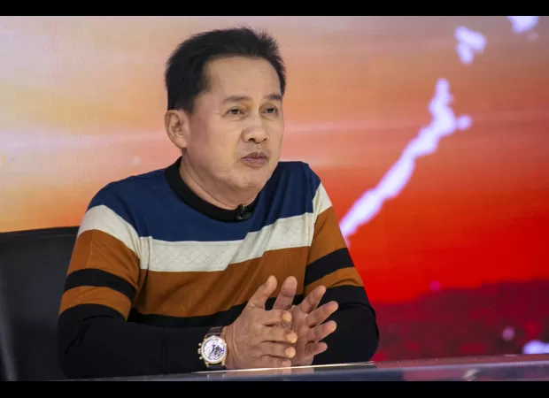 A raid on a cult's compound resulted in one death as the leader was found to be housing sex slaves.