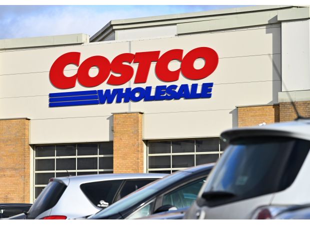Former Costco employee reveals insider tips for identifying genuine deals at the warehouse store.