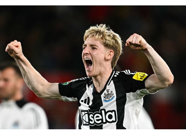 Arsenal wants to sign Anthony Gordon from Newcastle United, but there may be some issues with the transfer.