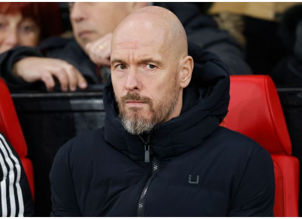 Manchester United surprisingly sign another Chelsea player on the last day of the transfer window.