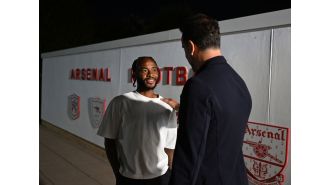 Ex-Arsenal player disagrees with choice to bring Raheem Sterling from Chelsea to team.