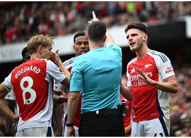 Decan Rice received a red card in the Premier League due to a controversial decision, causing outrage among Arsenal supporters.