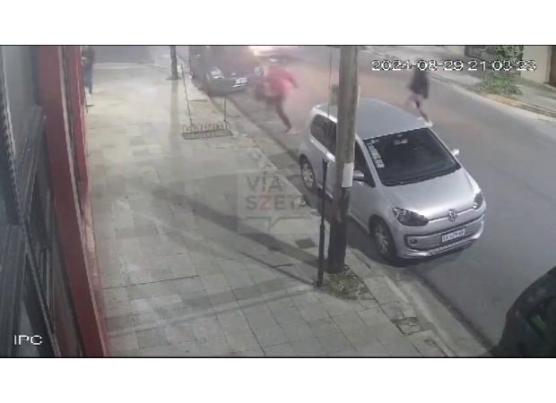 Thieves unexpectedly face resistance from karate club as they try to steal from victim.