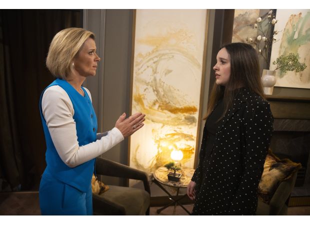 A video from Coronation Street reveals Leanne's surprising loyalties.