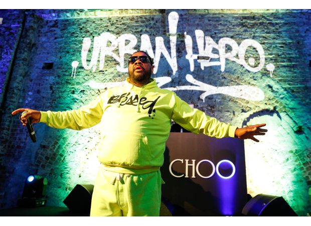 Rapper Fatman Scoop, 53, passes away after collapsing during performance.