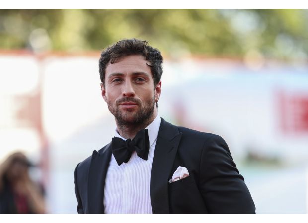 Bond's preferred style is as sophisticated as Agent 007, with a classic appearance in Venice.