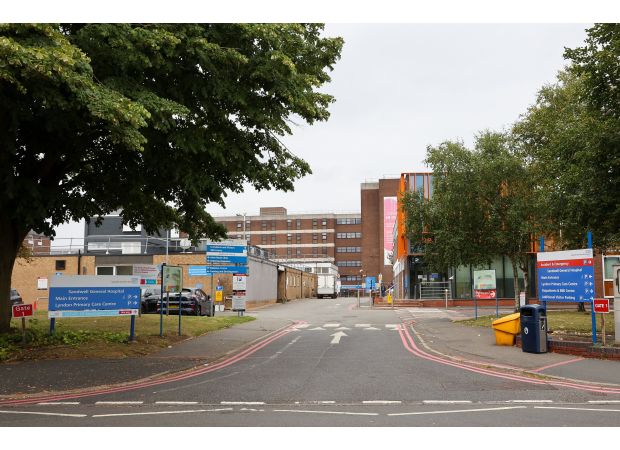 Man died in hospital cafe for 3 hours, went unnoticed.