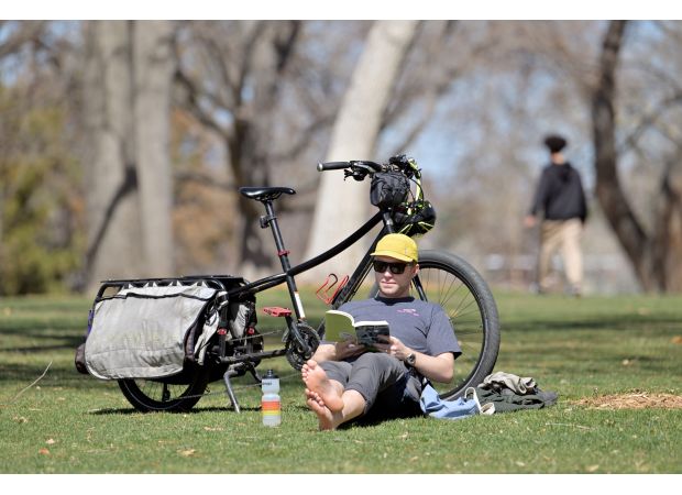 Expect a sweltering and smoggy outlook for the rest of the holiday weekend.