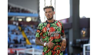 Former Arsenal star cautions Ben White about England concerns, but expects player to excel in upcoming season.