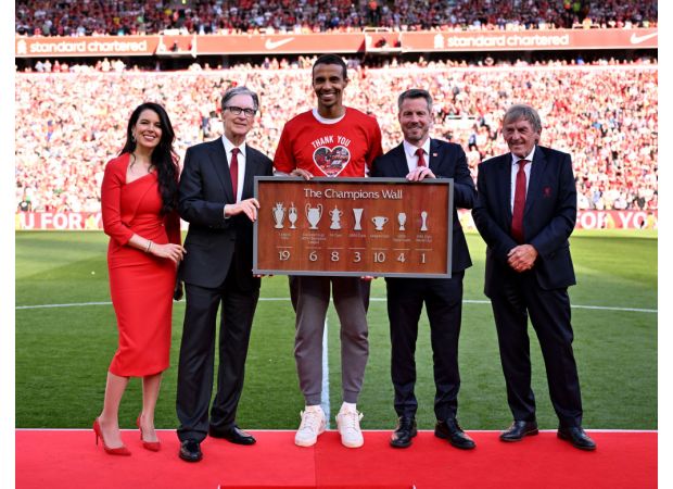 Former Liverpool player in negotiations to rejoin Premier League team after departing Anfield recently.