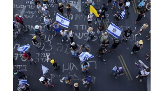 Hundreds of thousands participate in largest war demonstration yet.