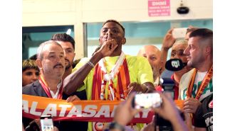 Osimhen wants to join Galatasaray, but only if they agree to let him move to Arsenal or Chelsea in the future.