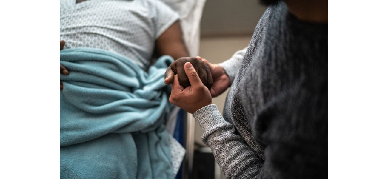A hospice nurse outlines the 4 stages of the dying process.