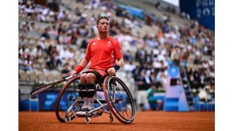 What are the regulations for Paralympic wheelchair tennis and who are the leading players?