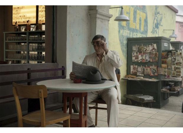 Daniel Craig destroys James Bond's reputation with a stunning performance in a confusing and intense Queer.