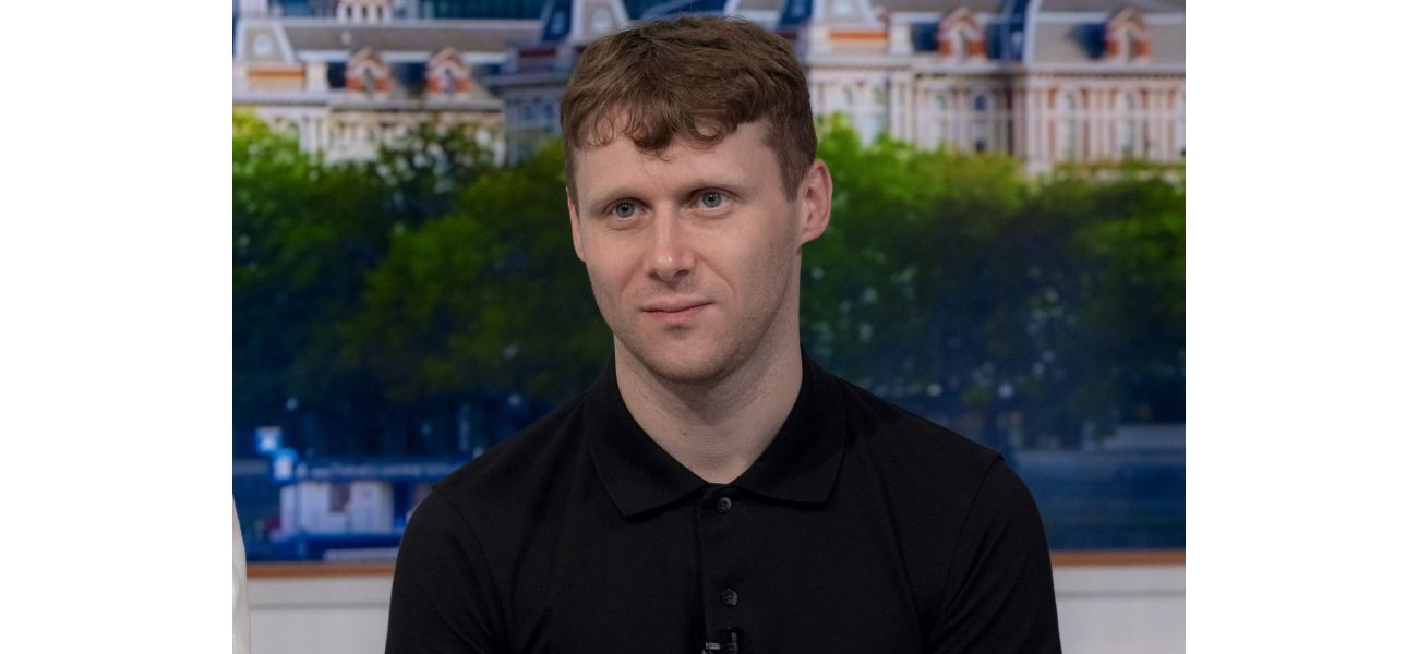 A former co-star of EastEnders praised a current star, saying it's impossible not to love him.