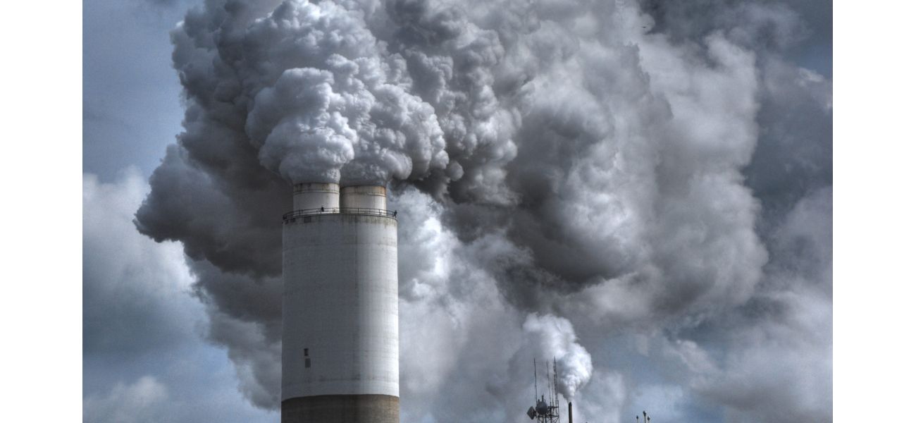 A map shows the 10 most polluted areas in England.