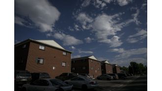 10 people connected to Venezuelan gang in Aurora, 6 in custody amidst controversy.