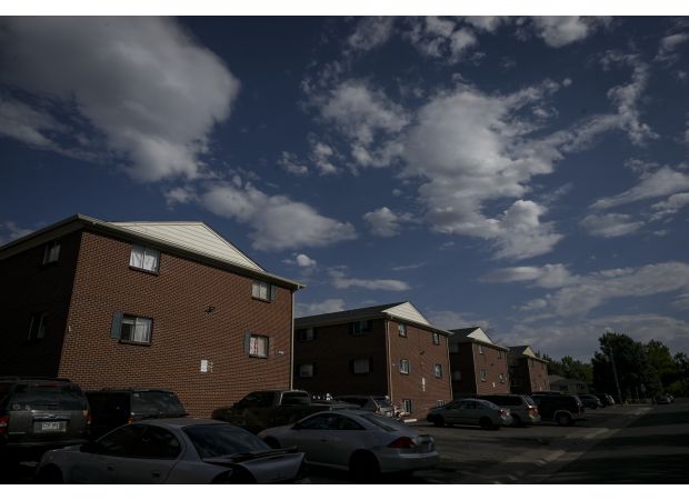 10 people connected to Venezuelan gang in Aurora, 6 in custody amidst controversy.