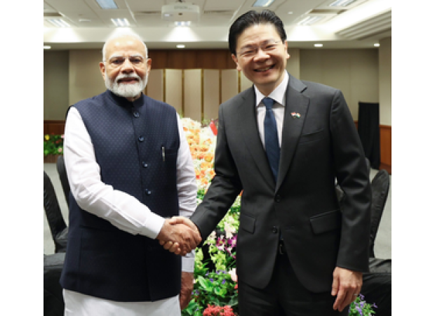 Modi and Wong from Singapore meet, forming comprehensive strategic partnership.
