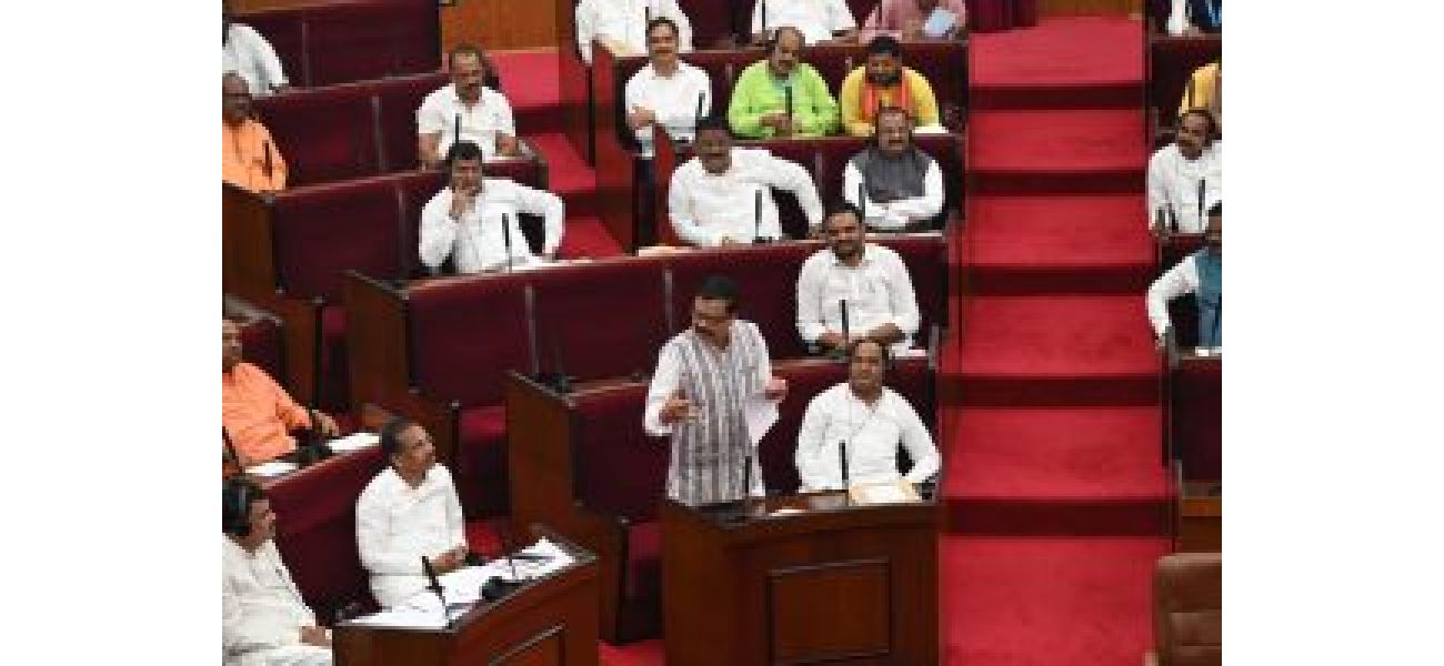 Minister reports 1,625 deaths from lightning in Odisha over 5 years.
