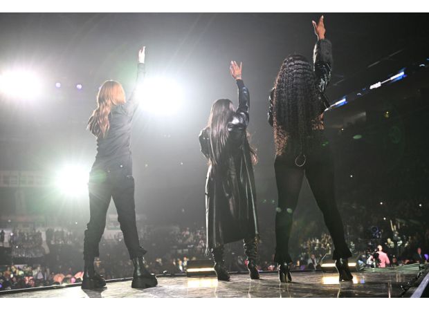 An icon from the 2000s shares that she was kicked out of her group through a sad text.