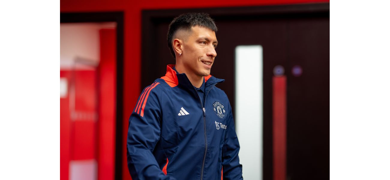 Lisandro Martinez, a player for Manchester United, shares a kind message he received from legendary coach Sir Alex Ferguson.