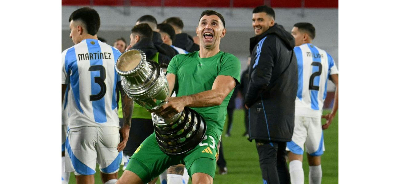 Emiliano Martinez recreates infamous World Cup final celebration.