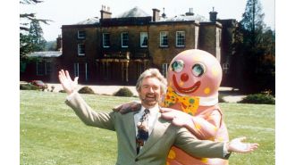 A popular 90s TV star is planning a big comeback with a new show inspired by 