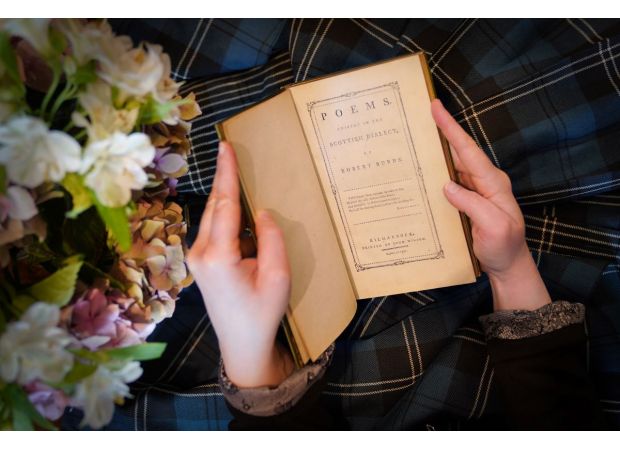 An old book of Robert Burns' poems, published in 1786, might sell for £60,000 at auction.