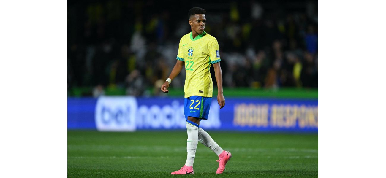 Chelsea is preparing to place Estevao, a young player, in a specific position, according to his agent.