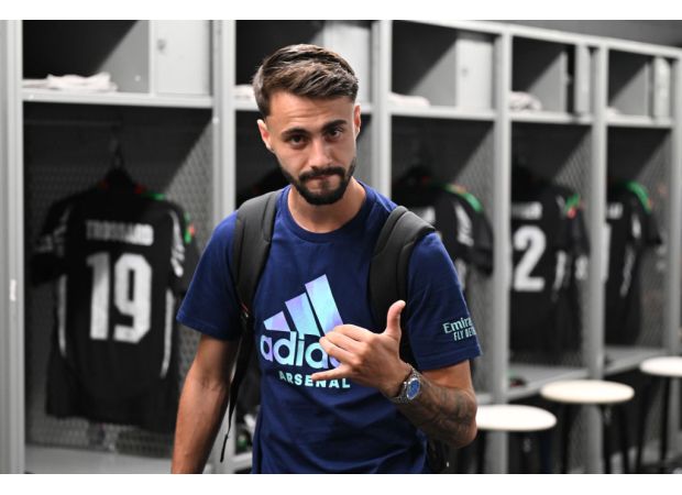 Fabio Vieira discusses surprising choice to depart Arsenal and return to Porto.