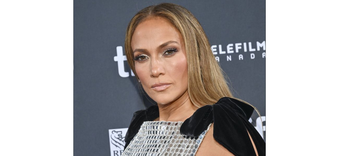 J.Lo talks to Matt Damon at event for movie produced by Ben Affleck.