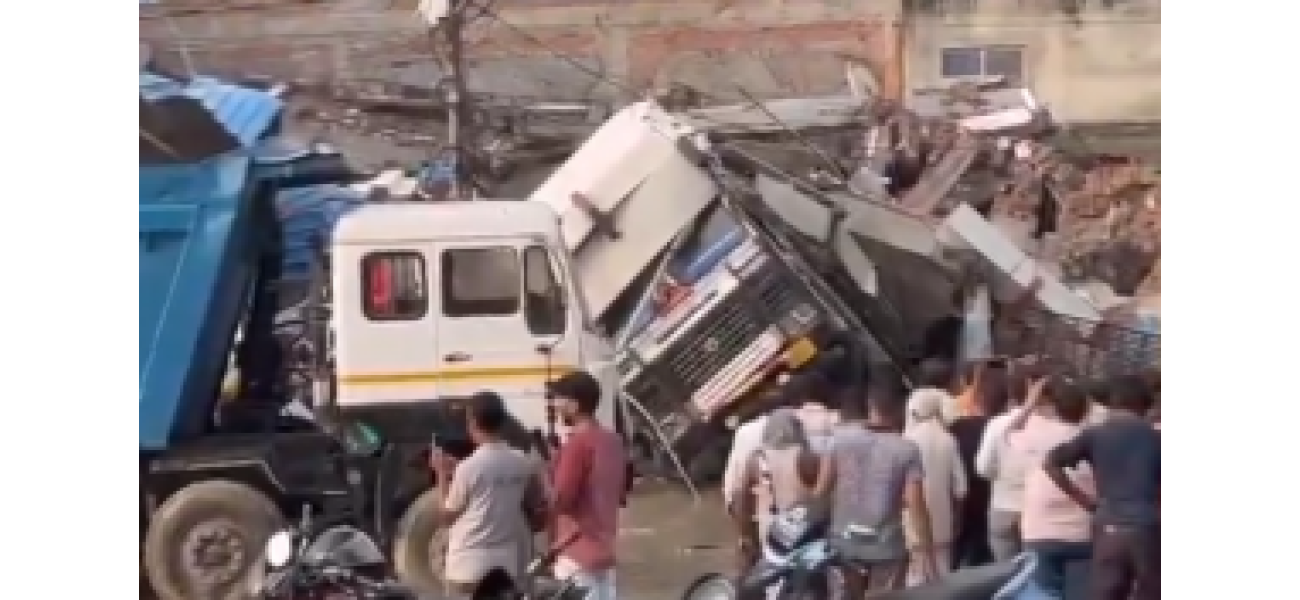Lucknow building collapse kills five and may have more casualties