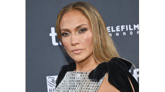 J.Lo talks to Matt Damon at event for movie produced by Ben Affleck.