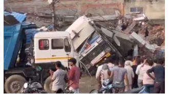 Lucknow building collapse kills five and may have more casualties